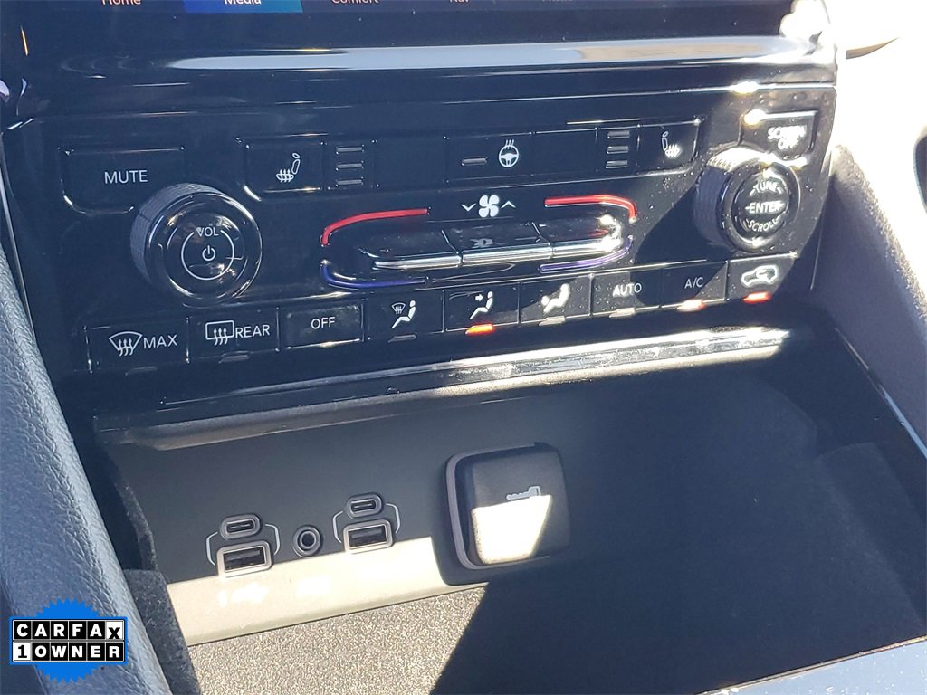 Used 2023 Jeep Grand Cherokee Limited w/ MOPAR Finishing Package image 29