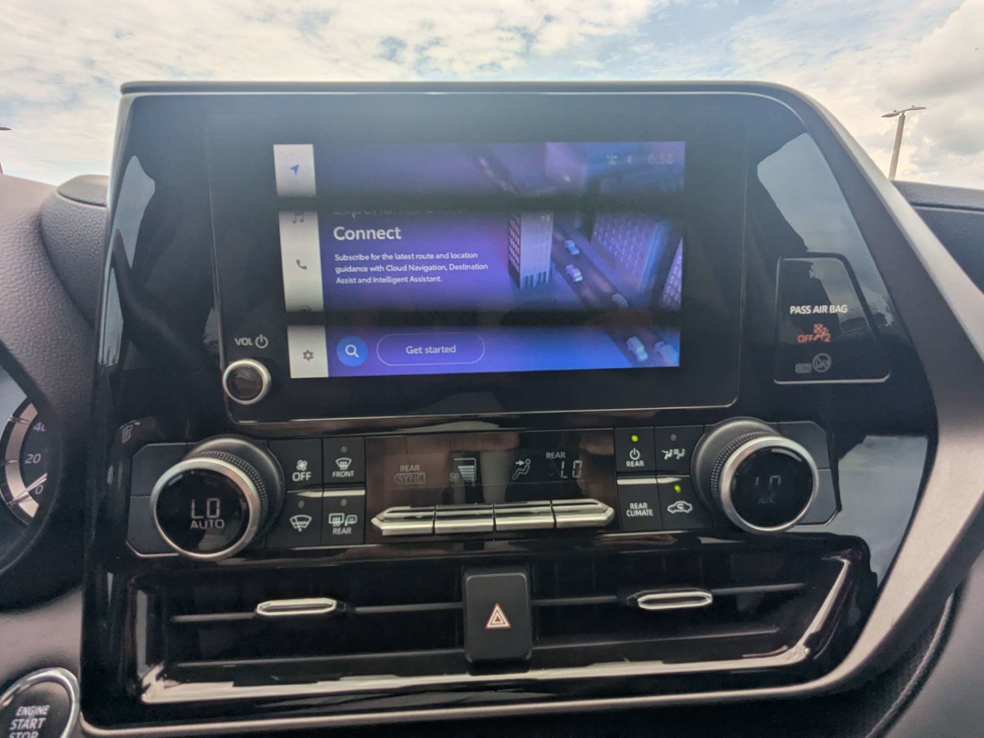 Used 2023 Toyota Highlander LE FWD image 29