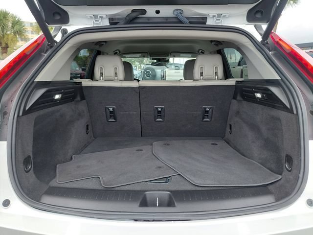 Certified 2023 Cadillac XT4 Luxury FWD image 13