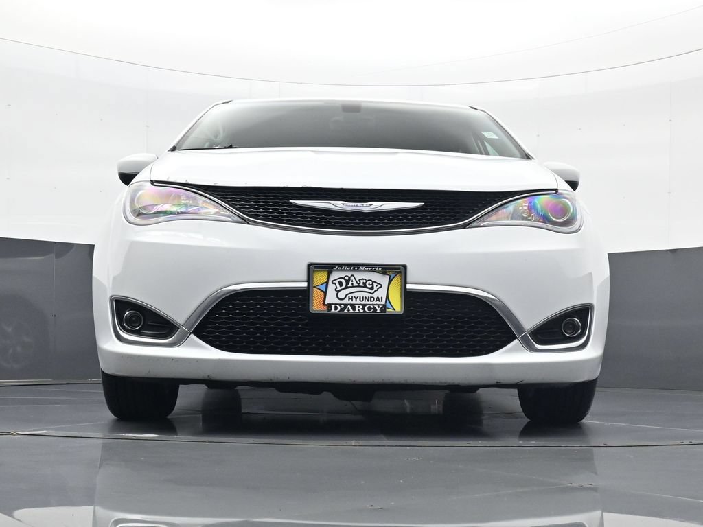 Used 2017 Chrysler Pacifica Touring Plus w/ Tire & Wheel Group FWD image 24