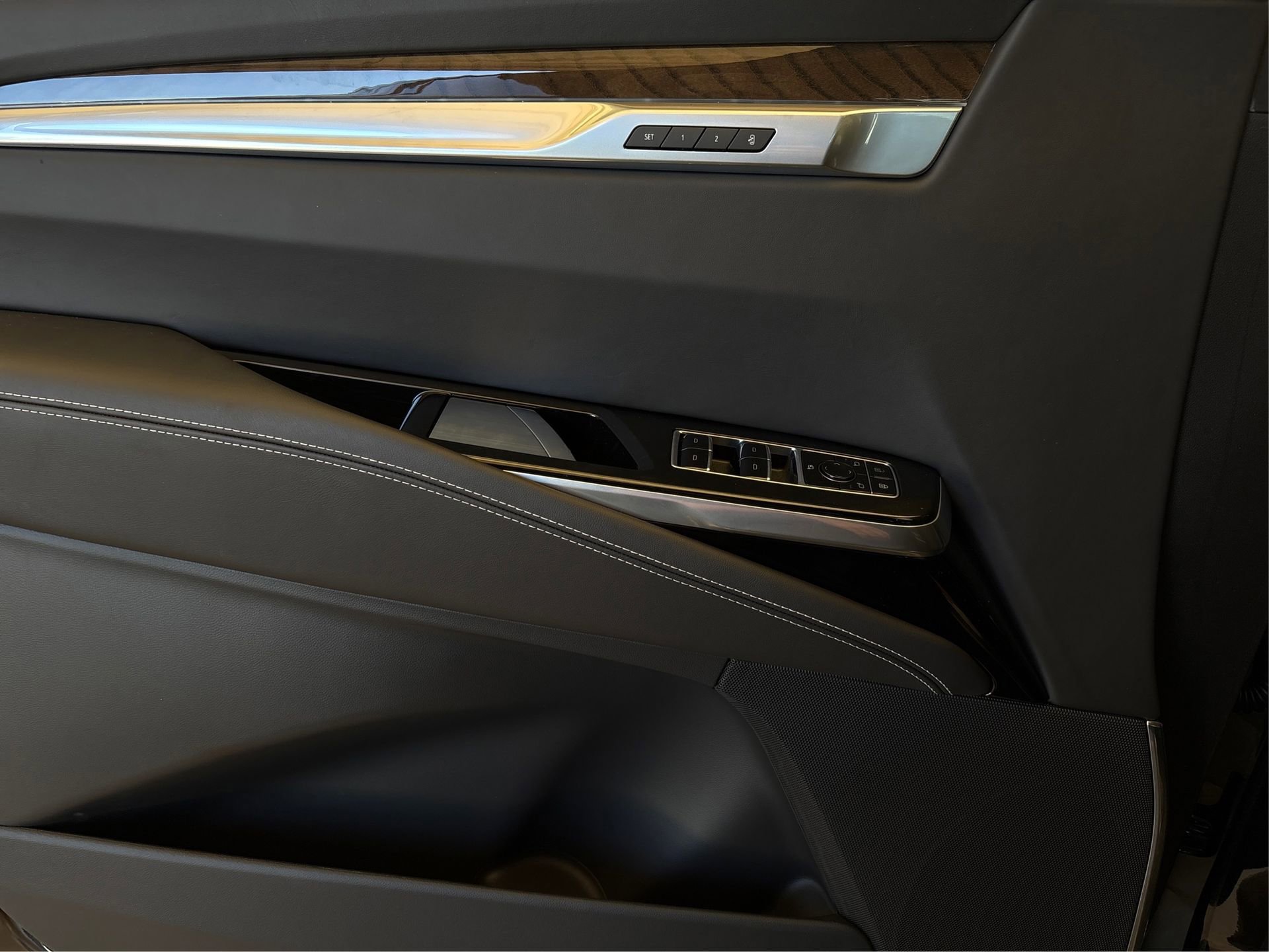 New 2026 Cadillac Escalade ESV Platinum Sport w/ LPO, ONYX Package image 21