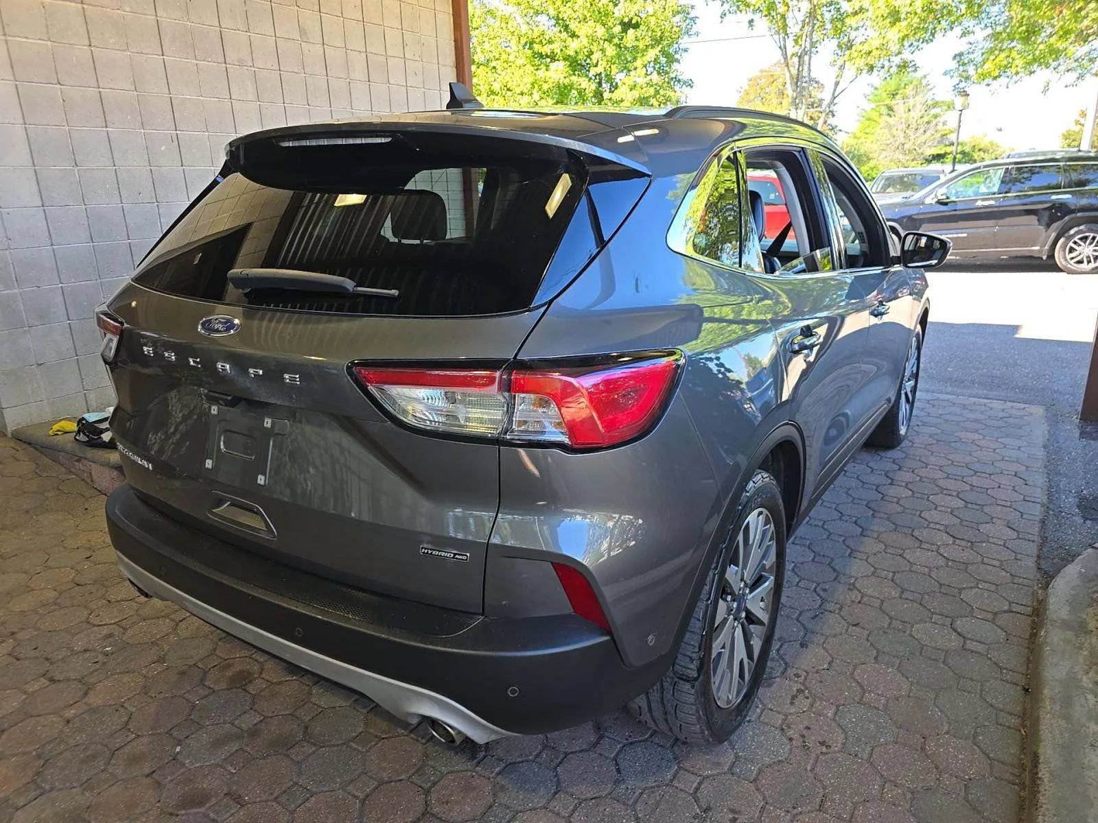 Used 2021 Ford Escape Titanium AWD/4WD image 3