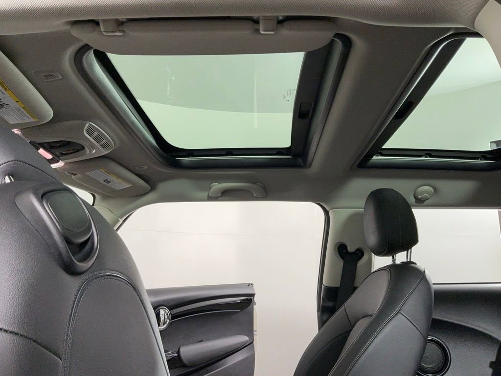 Used 2023 MINI Cooper 2-Door Hardtop image 25