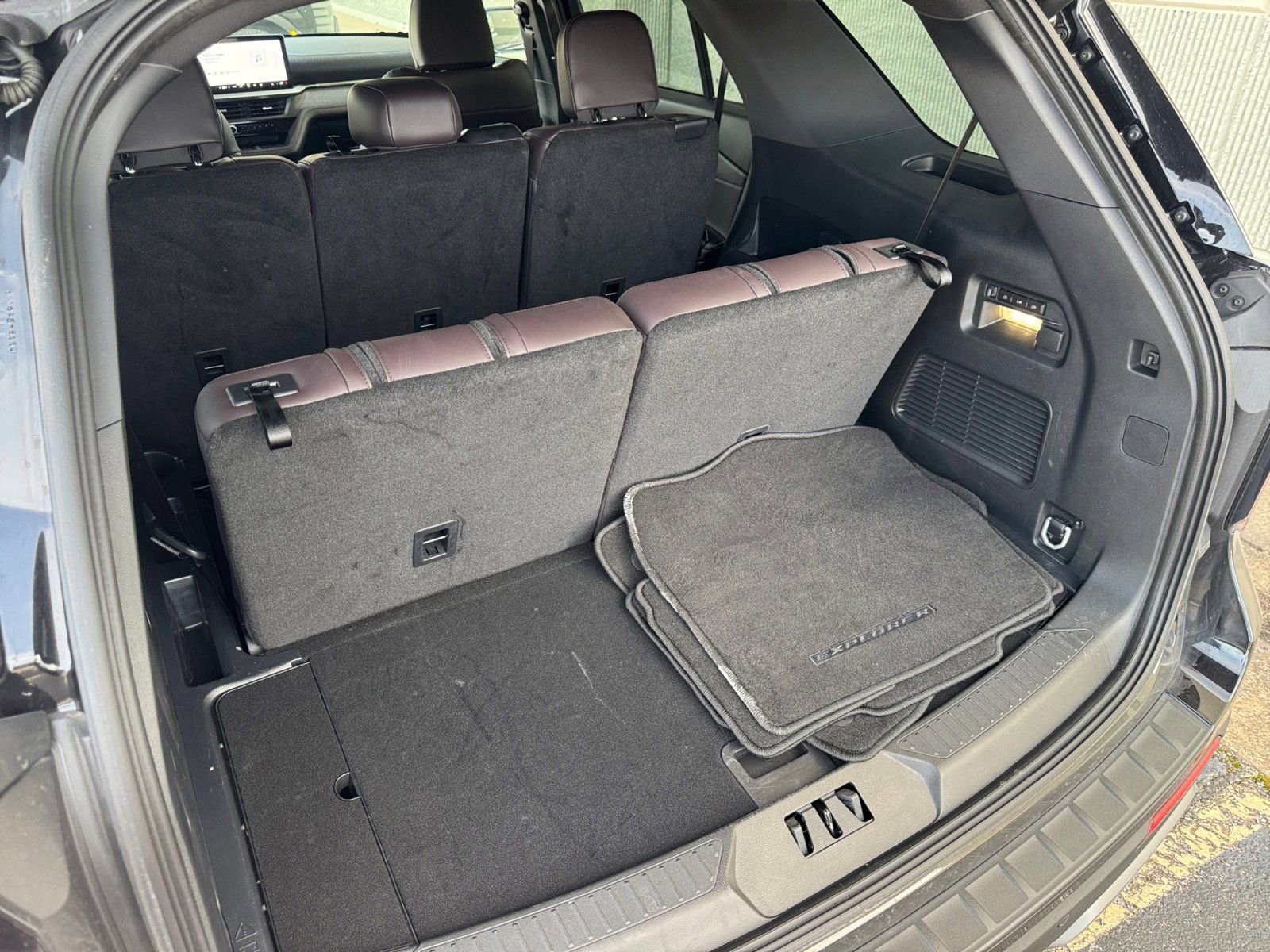 Used 2025 Ford Explorer Platinum image 16