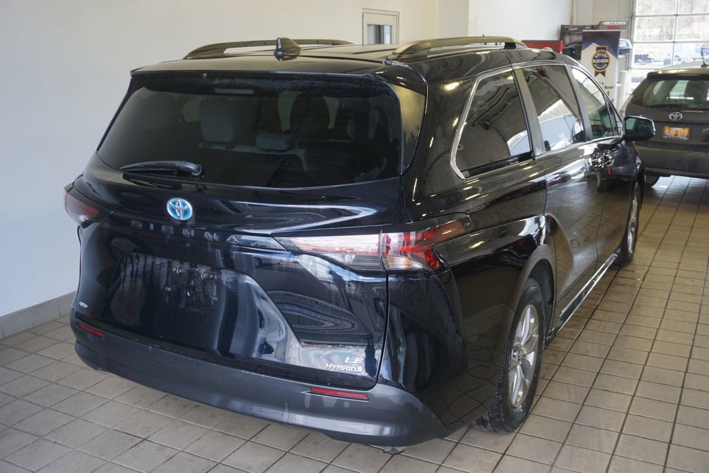 Used 2024 Toyota Sienna LE image 13