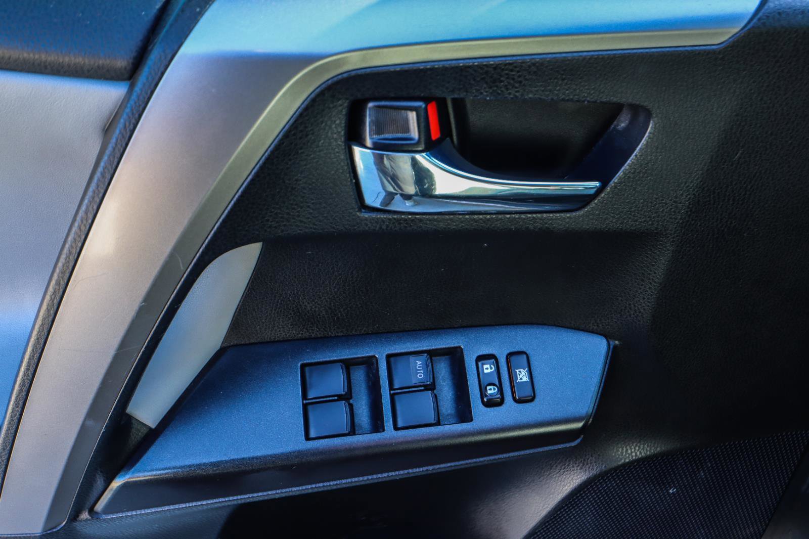 Used 2017 Toyota RAV4 XLE image 29