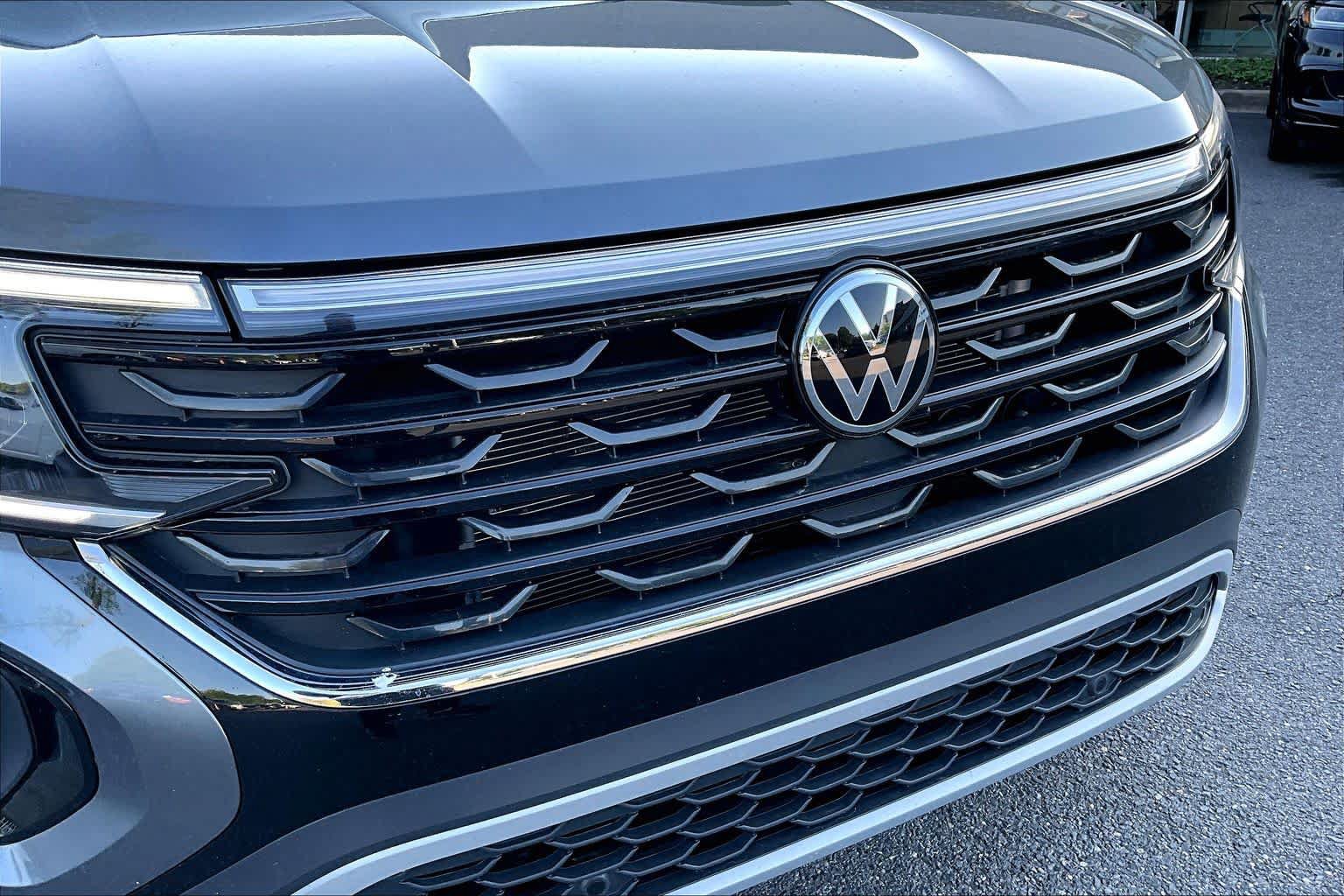 Used 2025 Volkswagen Atlas Cross Sport SE FWD image 30