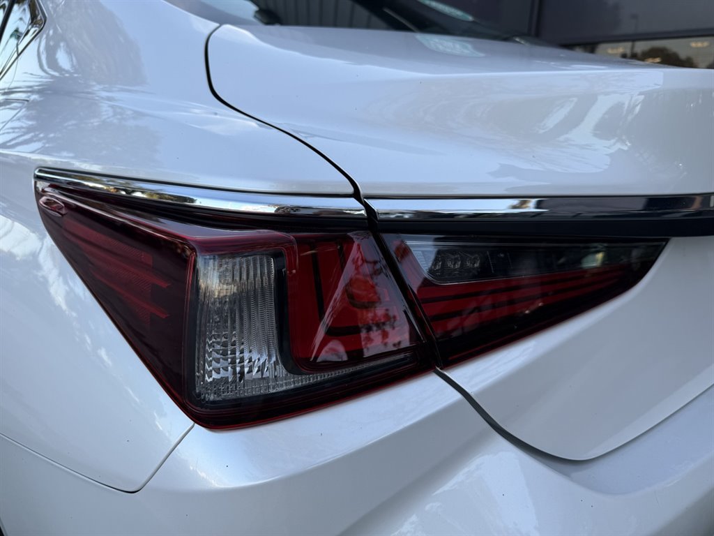 Used 2020 Lexus ES 350 w/ Premium Package FWD image 11