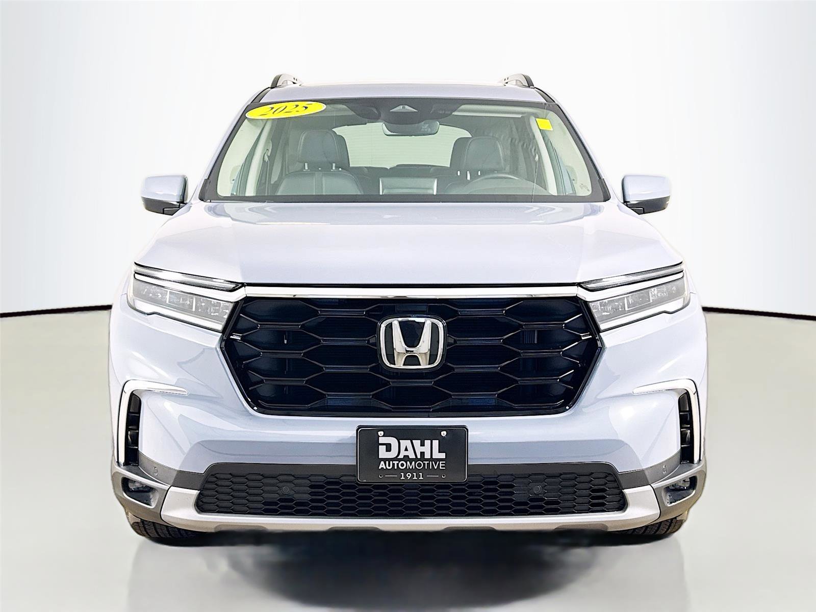 Used 2025 Honda Pilot Touring image 3