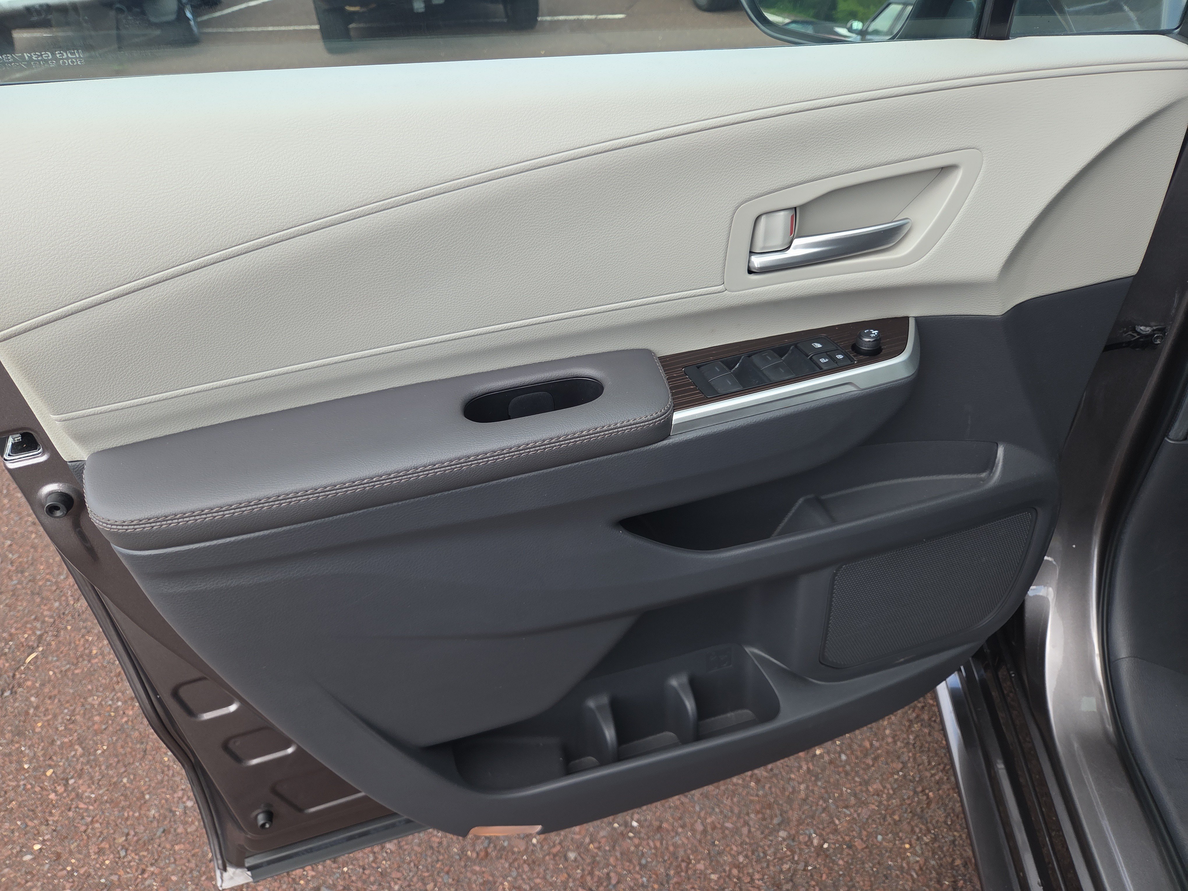 Certified 2024 Toyota Sienna XLE w/ XLE Plus Package AWD/4WD image 14