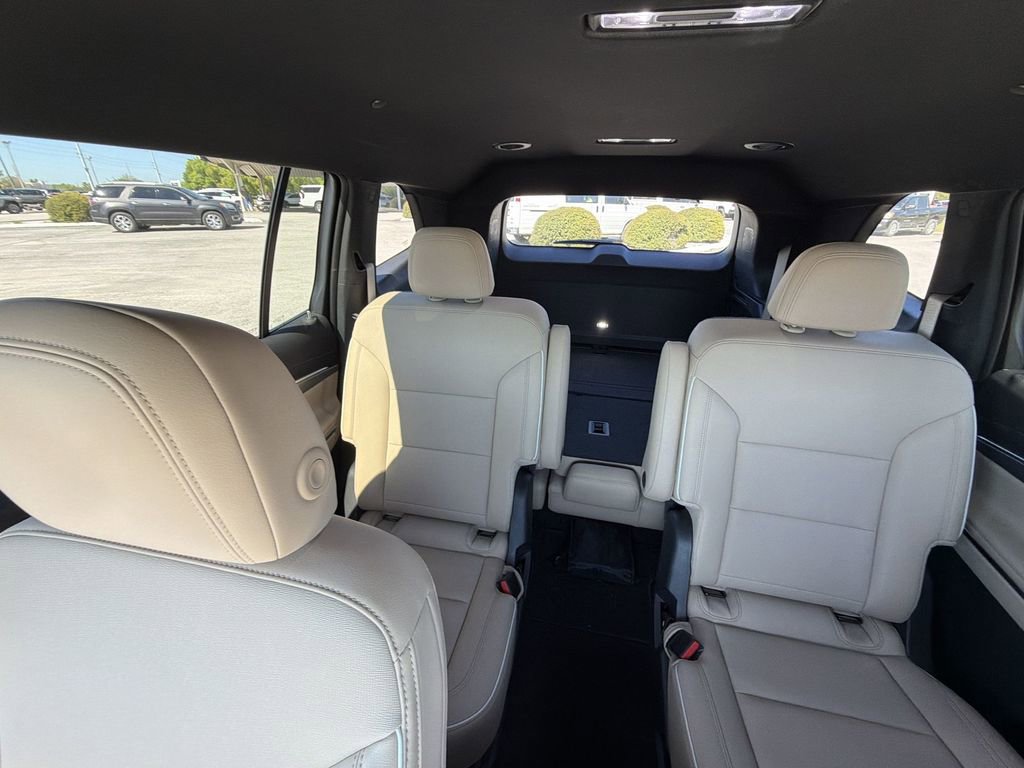 Used 2025 Buick Enclave Preferred w/ Power Package image 12