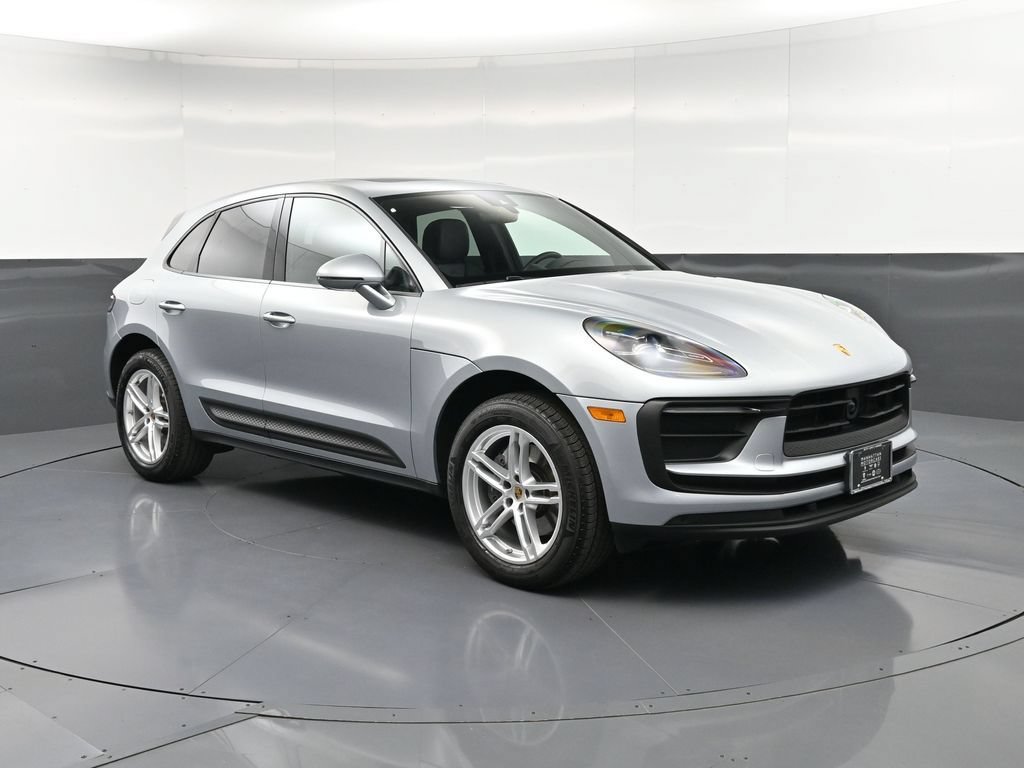 Certified 2025 Porsche Macan AWD/4WD image 10