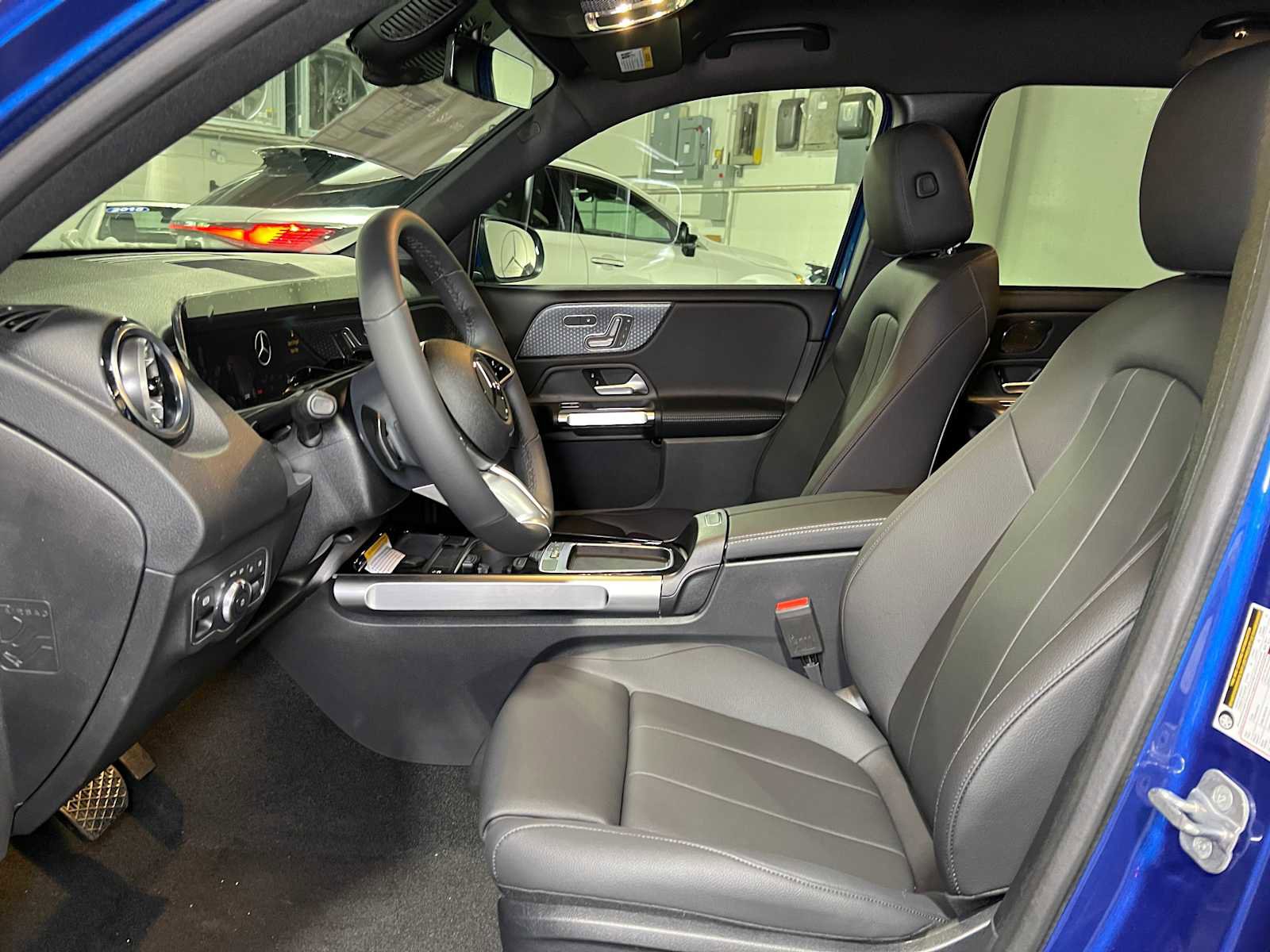 New 2025 Mercedes-Benz GLB 250 4MATIC image 19