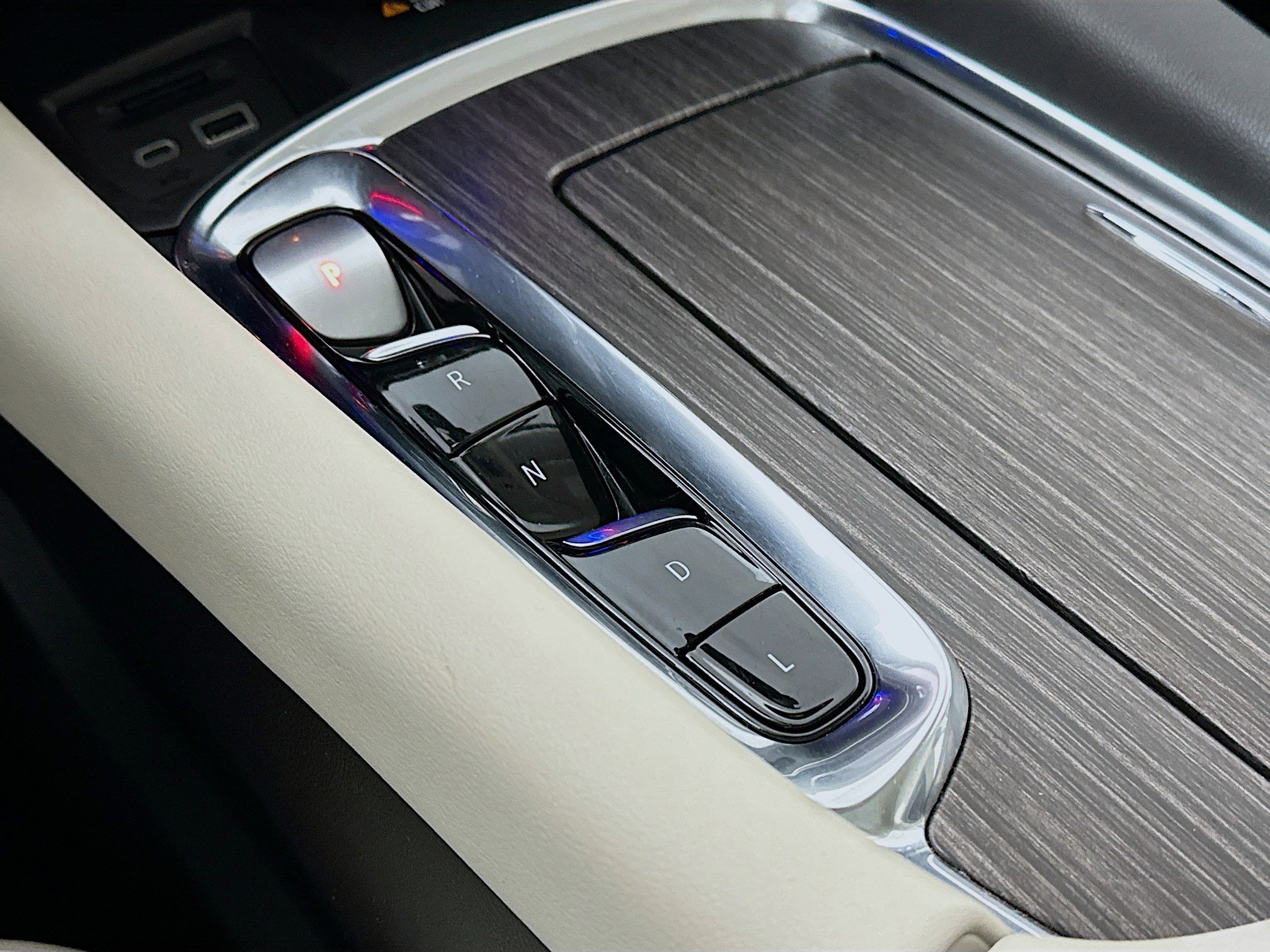 Used 2024 Buick Enclave Avenir w/ Avenir Technology Package AWD/4WD image 17