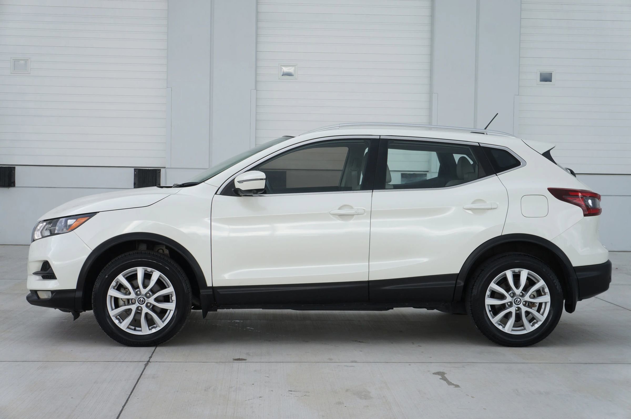 Used 2022 Nissan Rogue Sport SV w/ Technology Package image 7