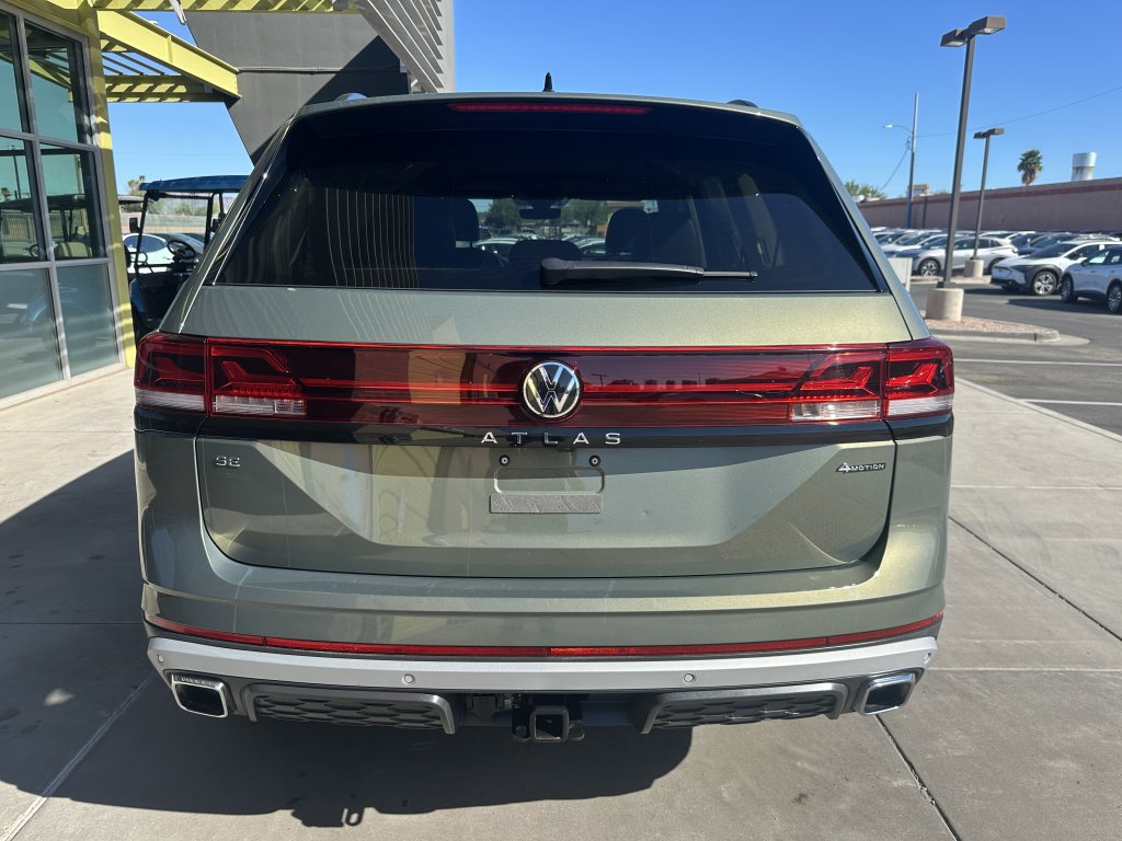 Used 2024 Volkswagen Atlas Peak Edition SE AWD/4WD image 11