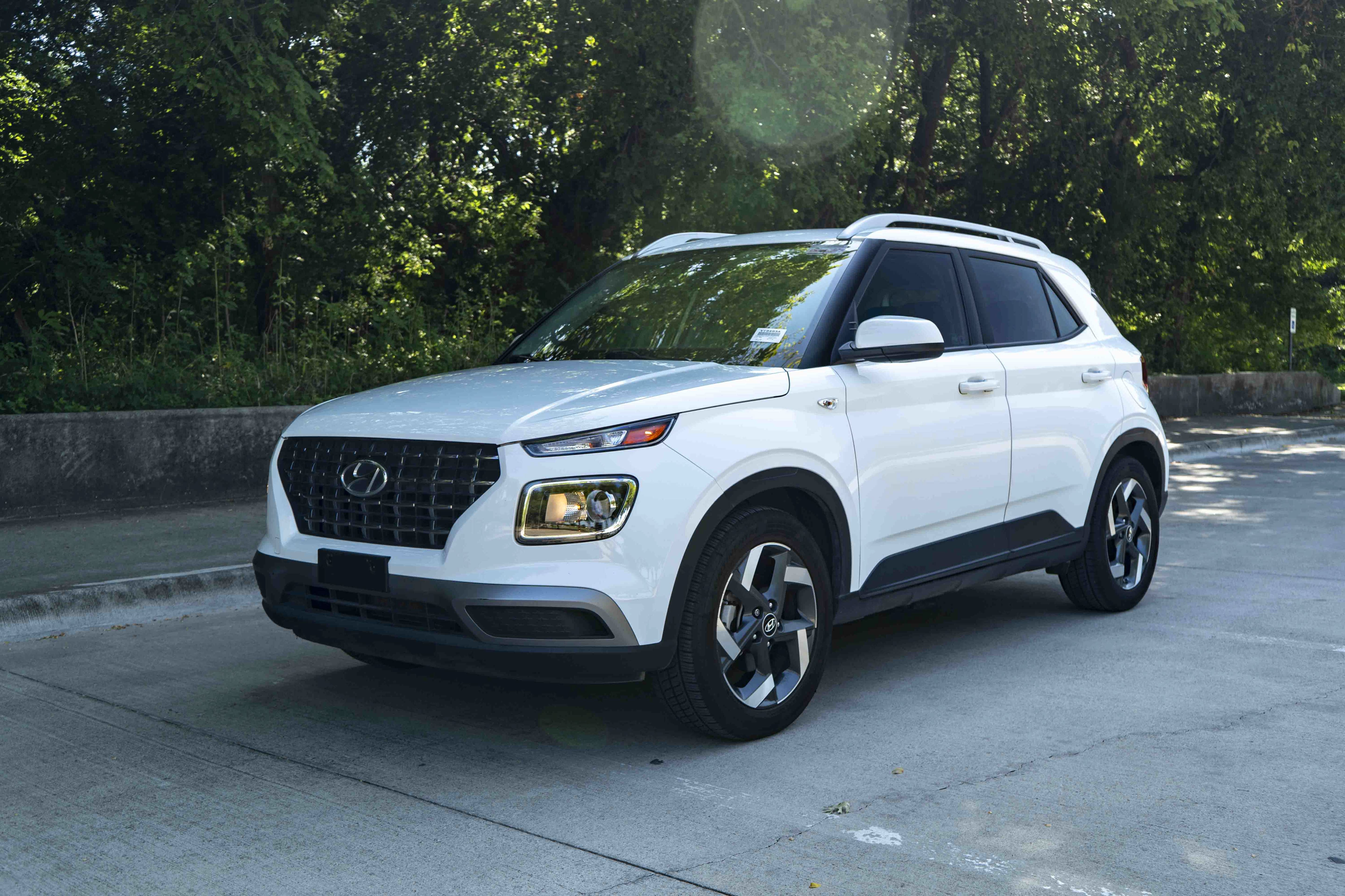 Used 2021 Hyundai Venue SEL FWD image 5