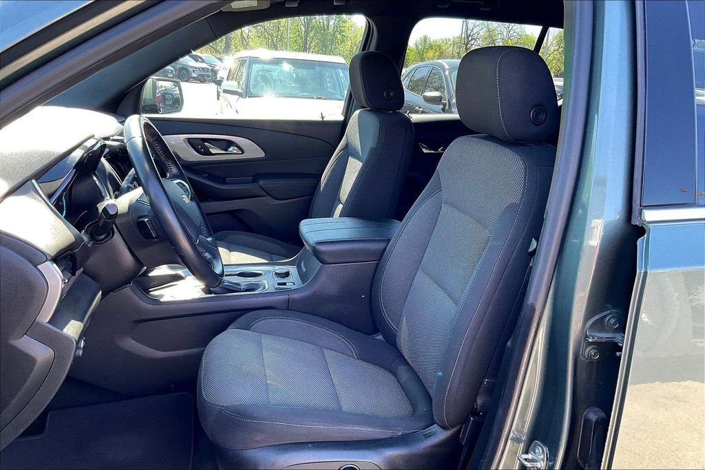 Used 2022 Chevrolet Traverse LT image 34