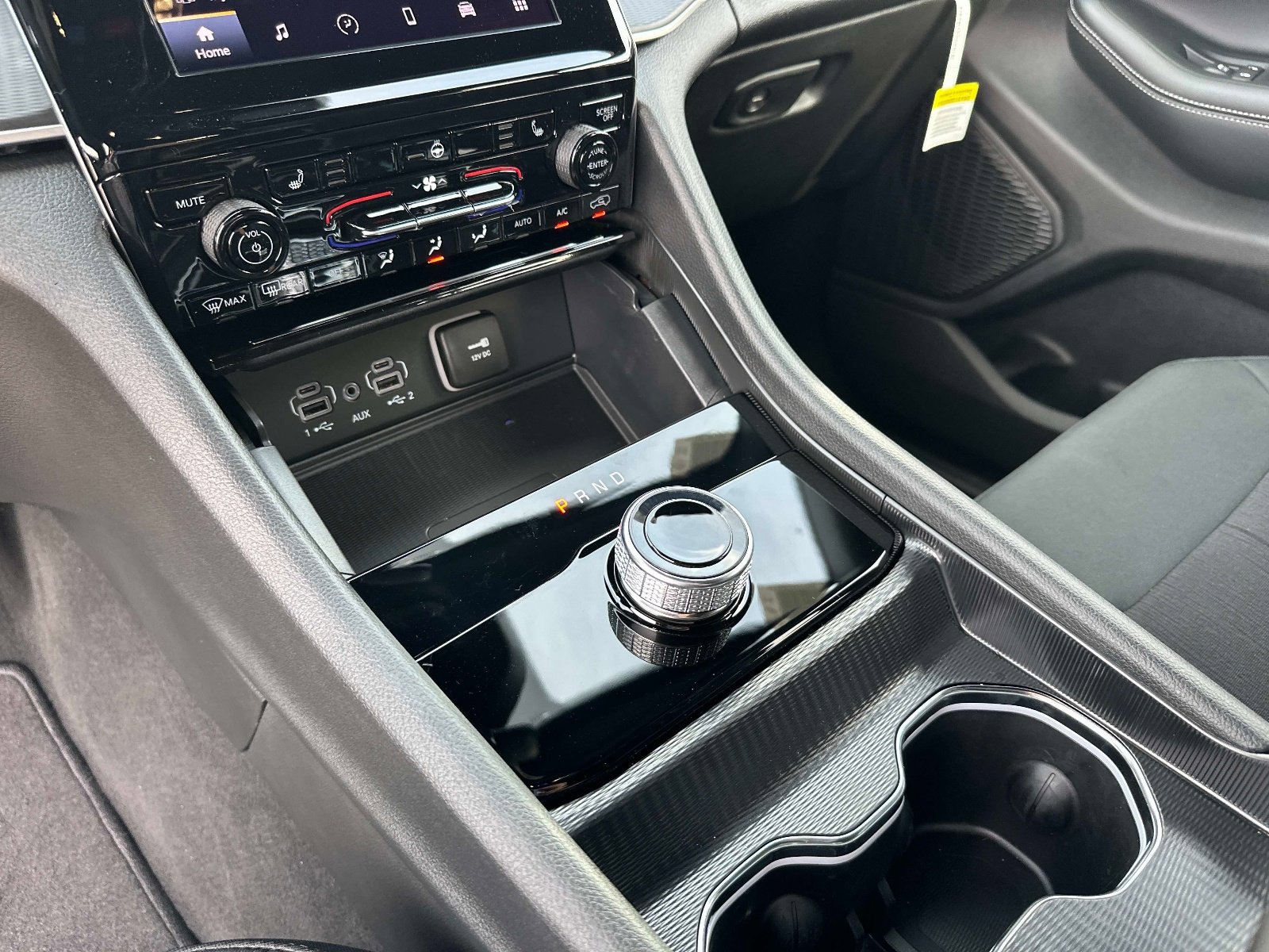 New 2025 Jeep Grand Cherokee Laredo X w/ Luxury Tech Group I AWD/4WD image 26