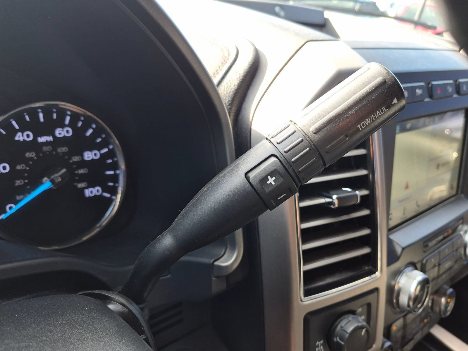 Used 2019 Ford F250 Platinum w/ Platinum Ultimate Package AWD/4WD image 12