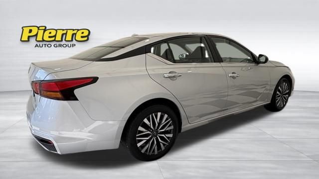 Used 2025 Nissan Altima 2.5 SV FWD image 5