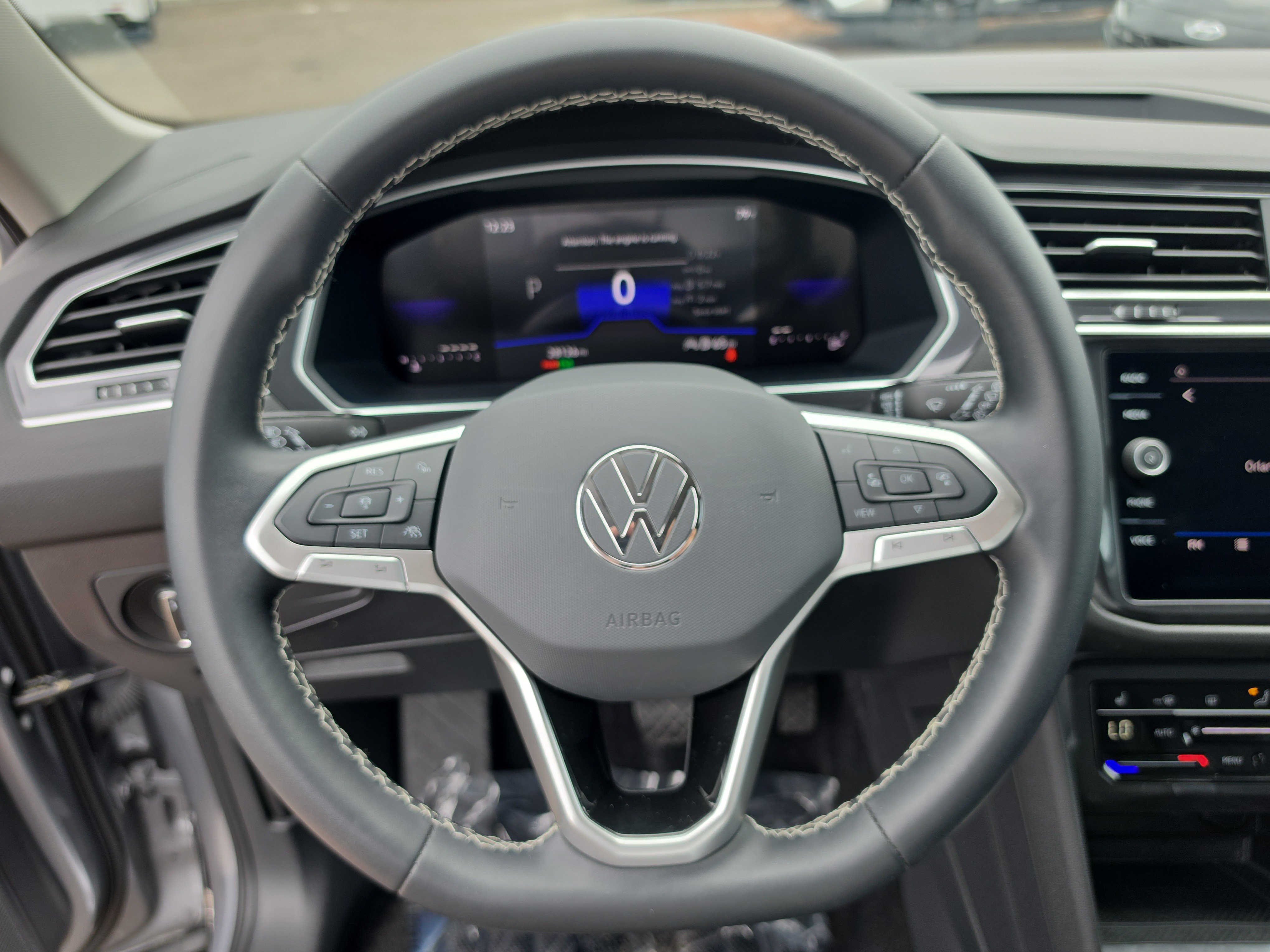 Used 2024 Volkswagen Tiguan SE FWD image 29