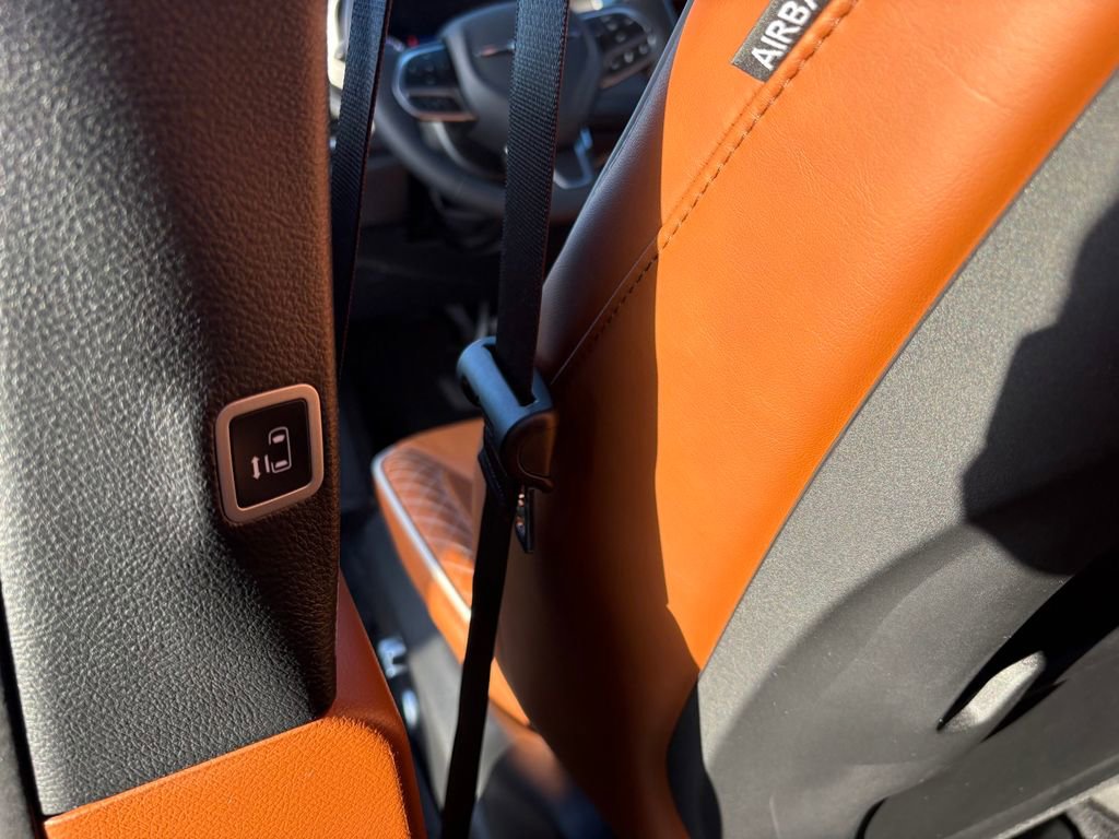 New 2026 Chrysler Pacifica Pinnacle w/ Trailer Tow Group image 32