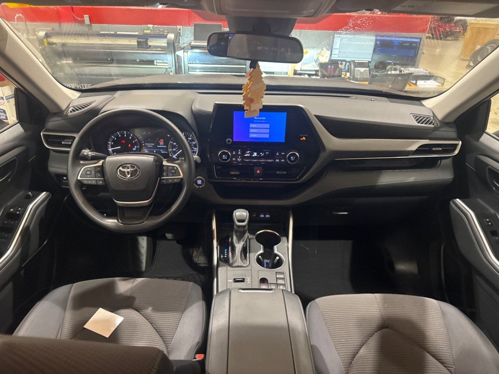 Used 2023 Toyota Highlander L FWD image 40