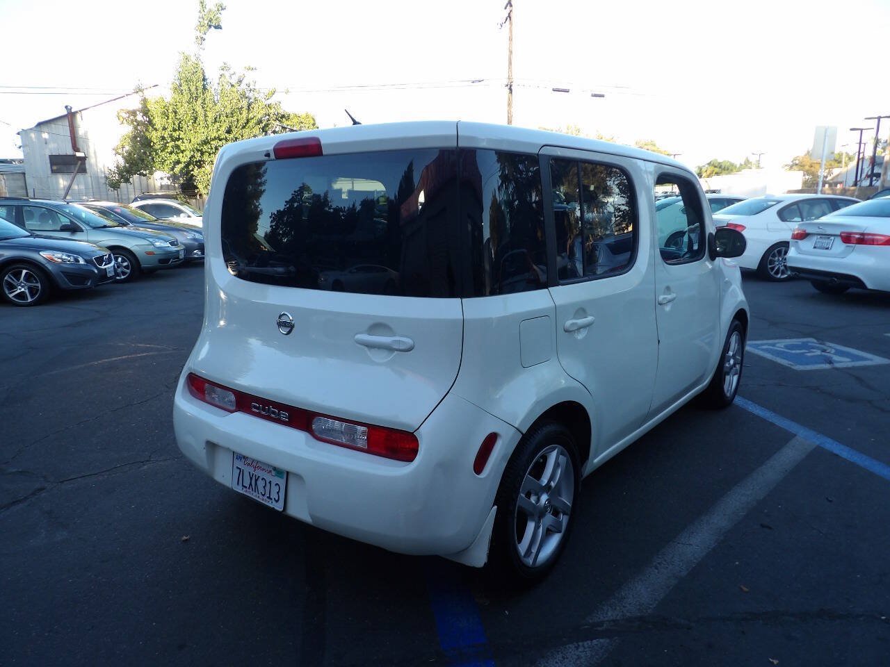 Used 2009 Nissan Cube 1.8 SL w/ Interior Designer Pkg FWD image 3
