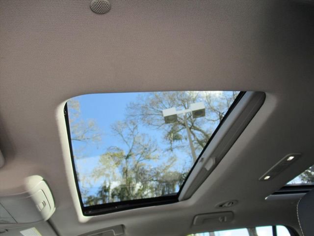 Used 2023 GMC Acadia SLT w/ Elevation Edition image 20