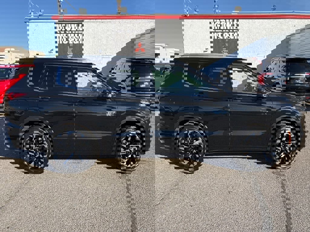 New 2025 Mitsubishi Outlander SEL image 8