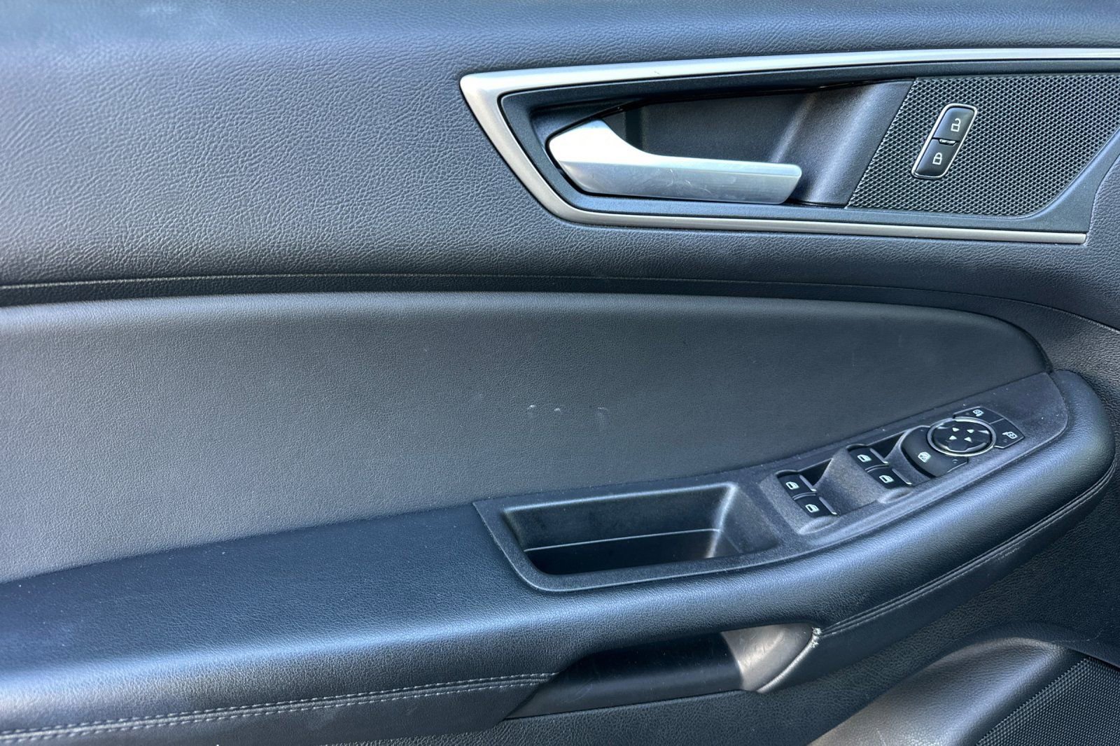 Certified 2024 Ford Edge SEL image 9