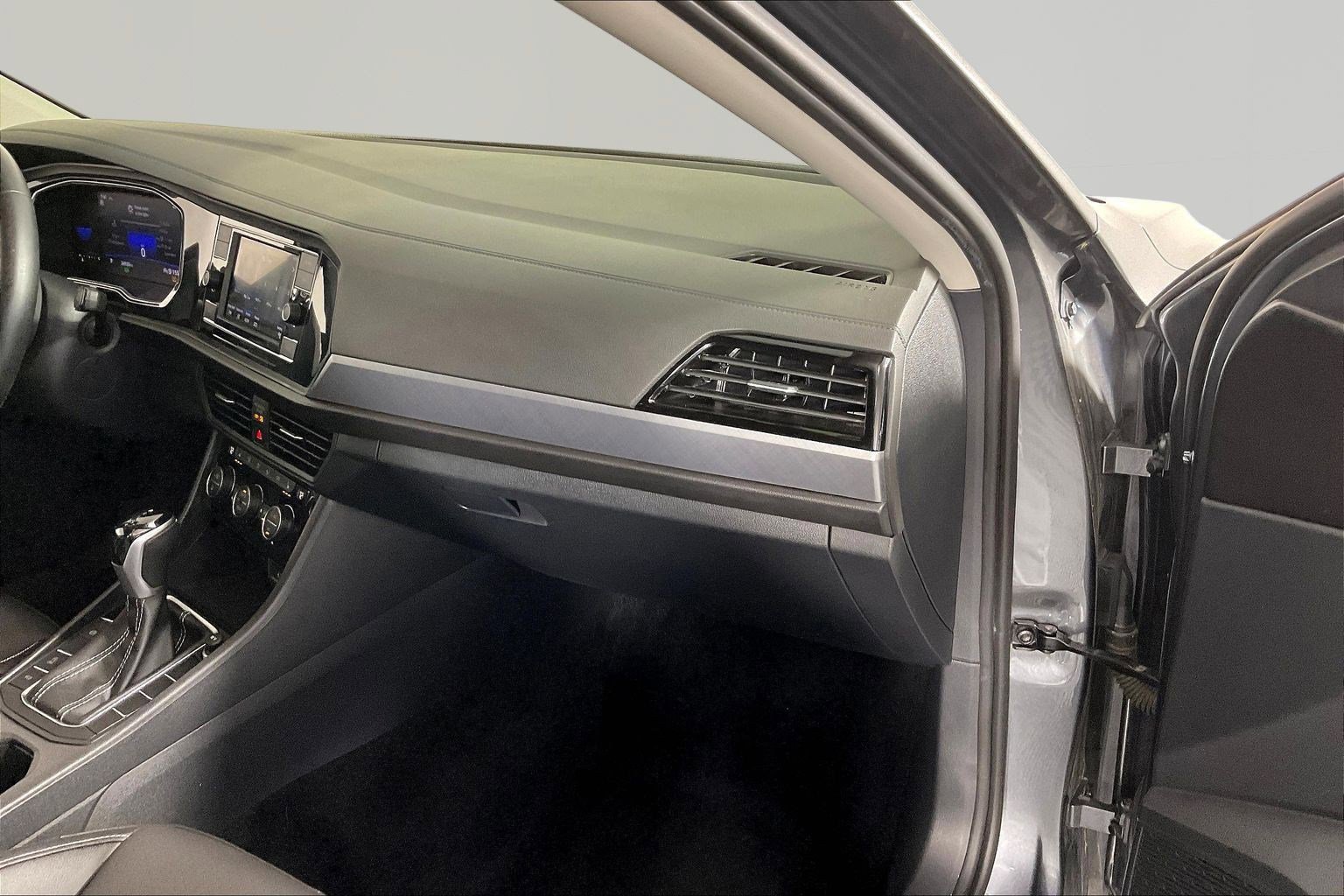 Used 2023 Volkswagen Jetta SE FWD image 25