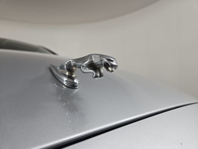 Used 2018 Jaguar XJ R-Sport AWD/4WD image 3