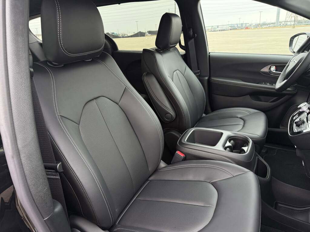 New 2026 Chrysler Voyager LX image 21