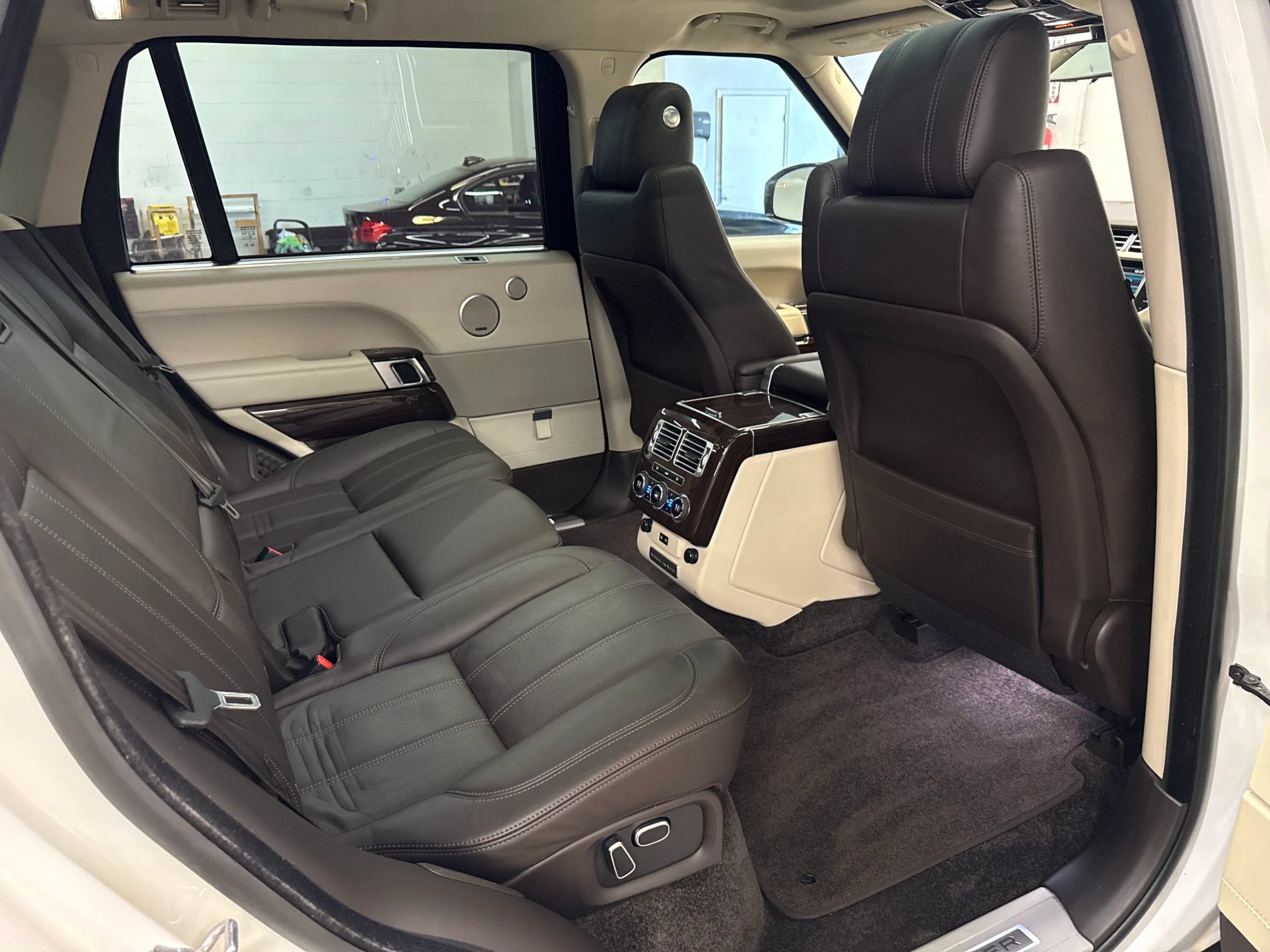 Used 2015 Land Rover Range Rover Long Wheelbase Supercharged AWD/4WD image 30