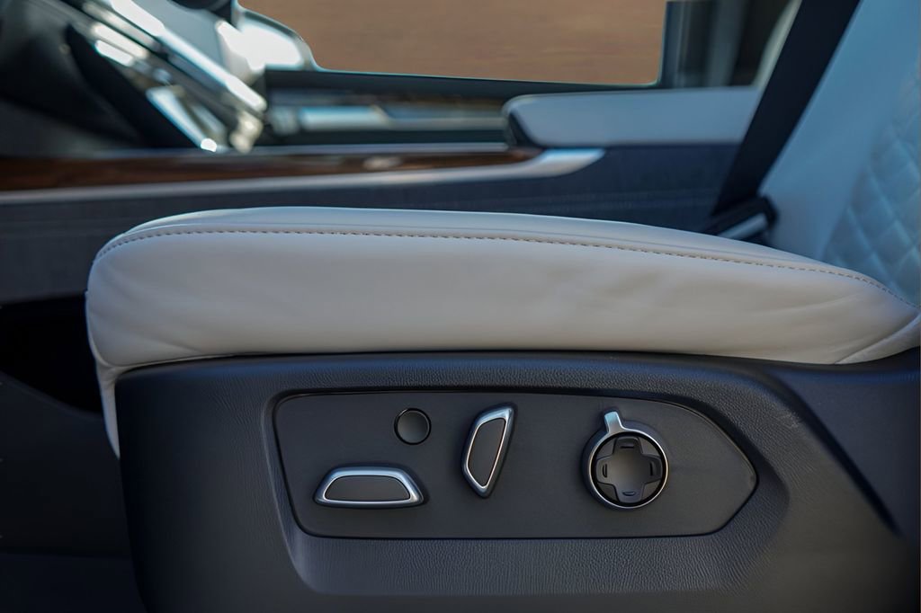 New 2026 Cadillac Escalade Platinum Sport w/ LPO, ONYX Package image 18