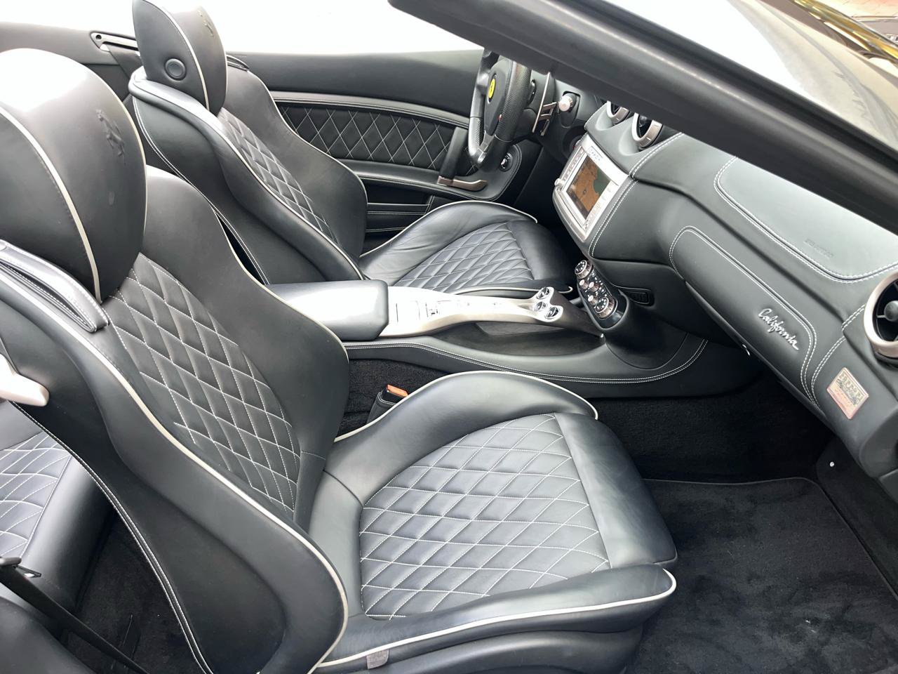 Used 2011 Ferrari California RWD image 41
