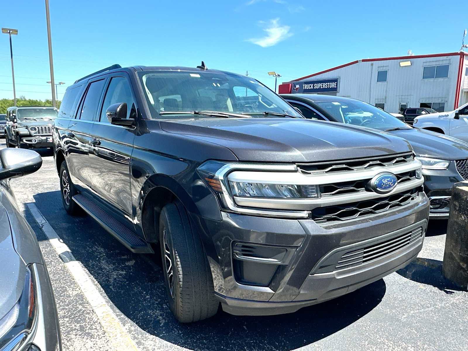 Used 2024 Ford Expedition Max XLT video 2