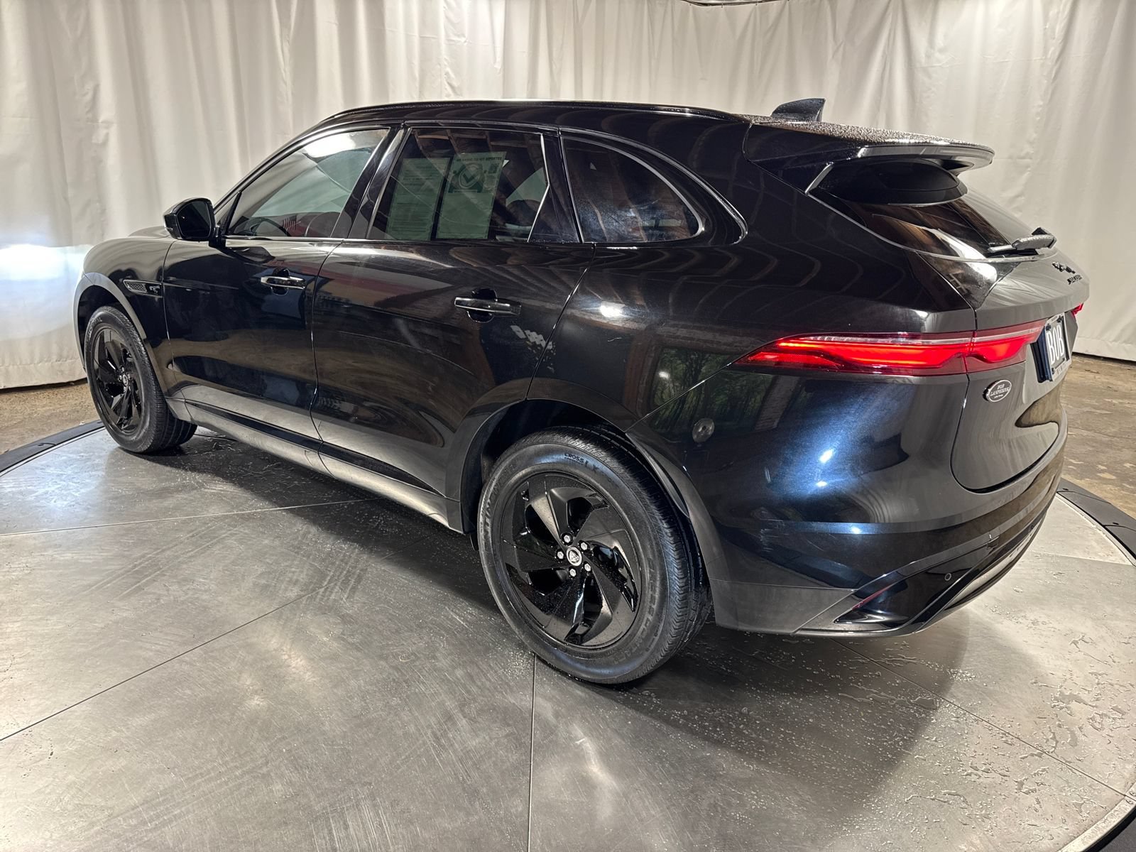 Used 2025 Jaguar F-PACE R-Dynamic S AWD/4WD image 4
