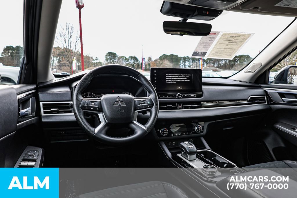 Used 2025 Mitsubishi Outlander SE image 31