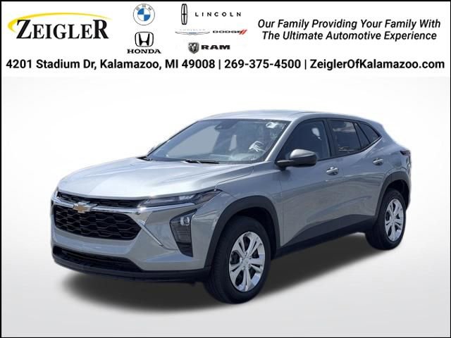 Used 2024 Chevrolet Trax LS w/ Driver Confidence Package FWD image 1