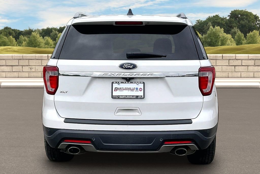 Used 2018 Ford Explorer XLT FWD image 4