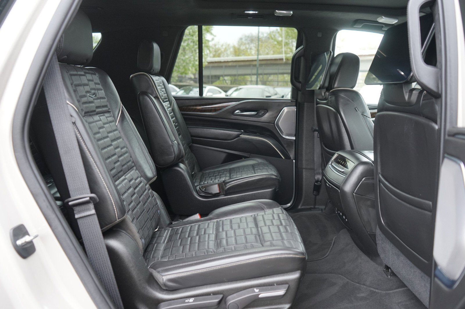 Used 2021 Cadillac Escalade Premium Luxury Platinum image 21