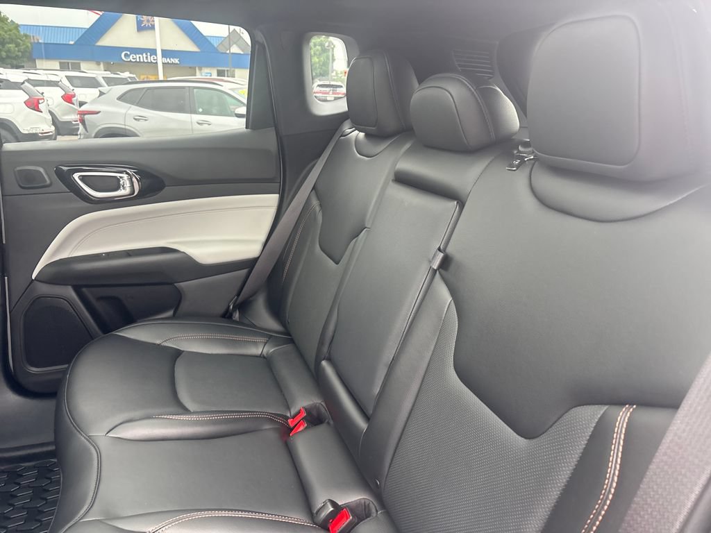 Used 2023 Jeep Compass Limited w/ Sun and Sound Group AWD/4WD image 32