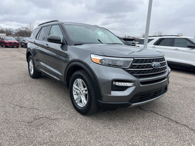 Certified 2022 Ford Explorer XLT w/ Equipment Group 202A image 3