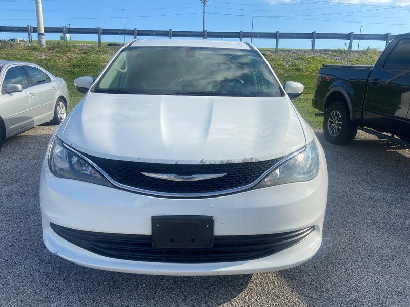 Used 2017 Chrysler Pacifica Touring FWD image 3