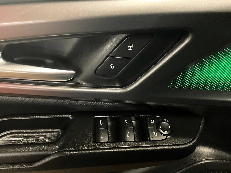 Used 2024 Chevrolet Equinox EV RS FWD image 31