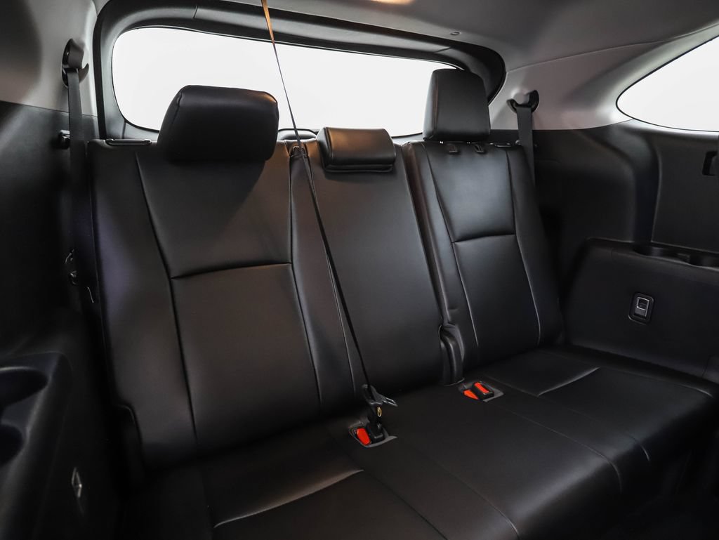 Used 2022 Toyota Highlander XLE AWD/4WD image 29