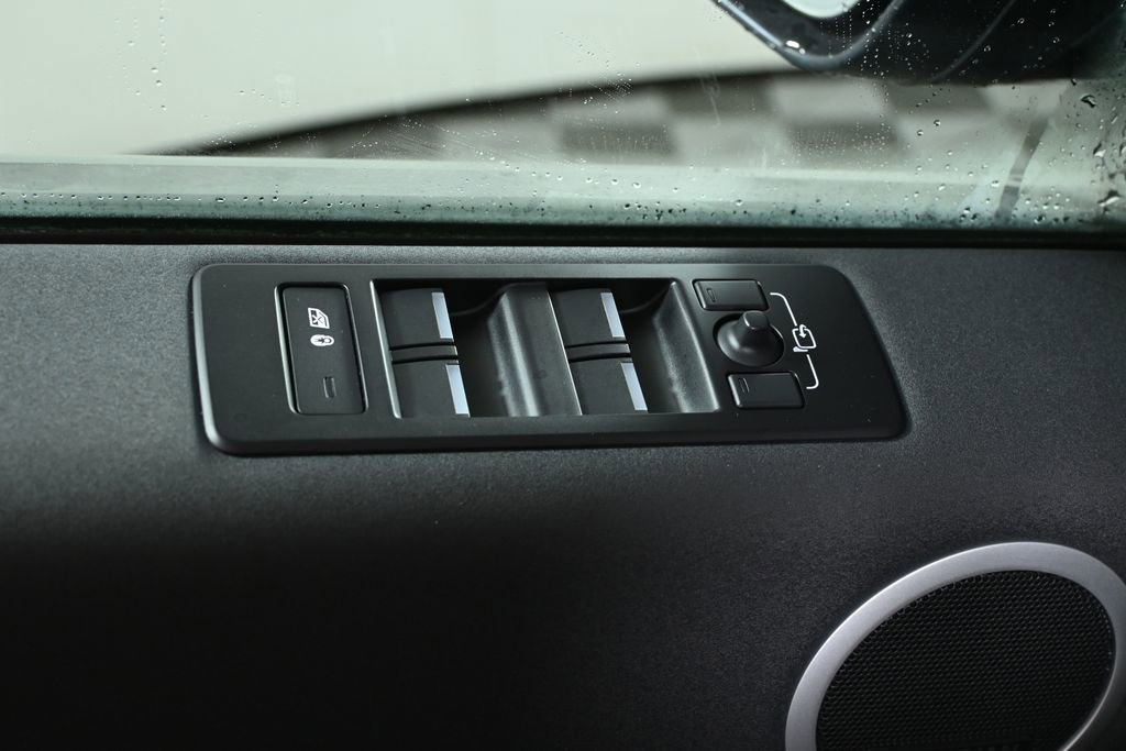 Used 2024 Land Rover Discovery S AWD/4WD image 28